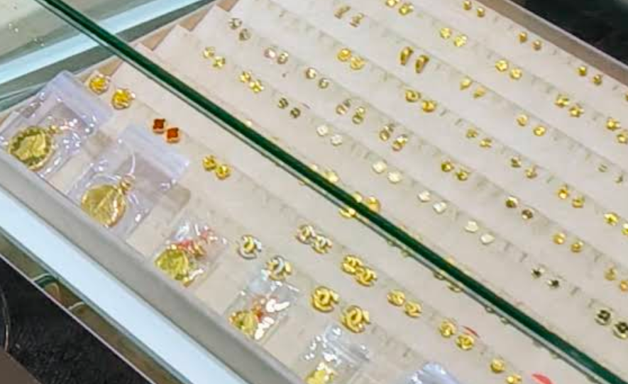 Gold jewellery display