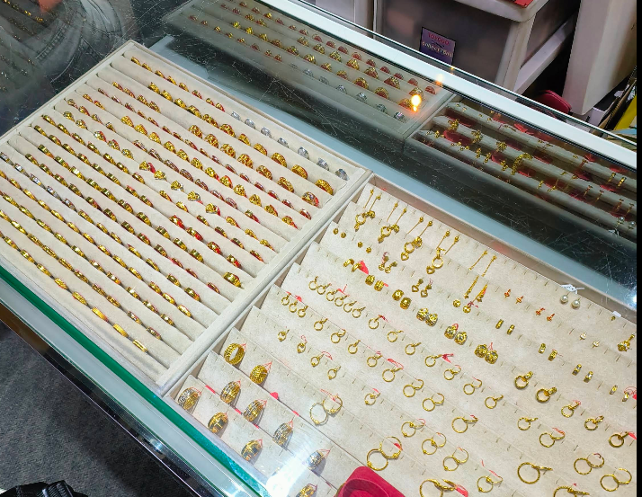 Kim Guan Jeweller ambience