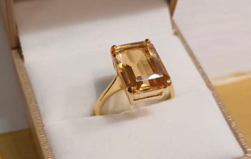 Gold showcase